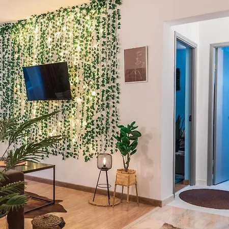 Jungle 15 Min Walk To Beach & Downtown Constanta