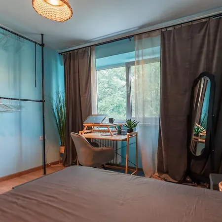 Apartment Jungle 15 Min Walk To Beach & Downtown Constanta