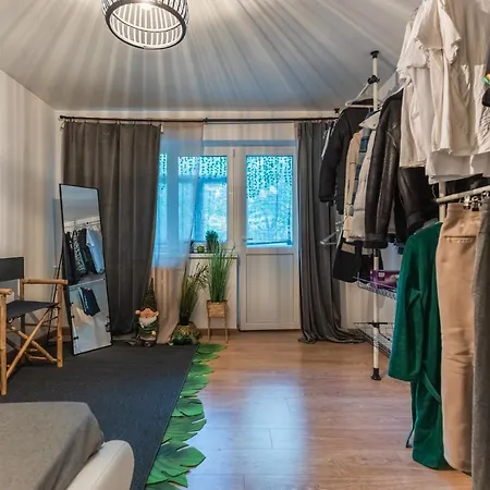 Jungle 15 Min Walk To Beach & Downtown * Constanta