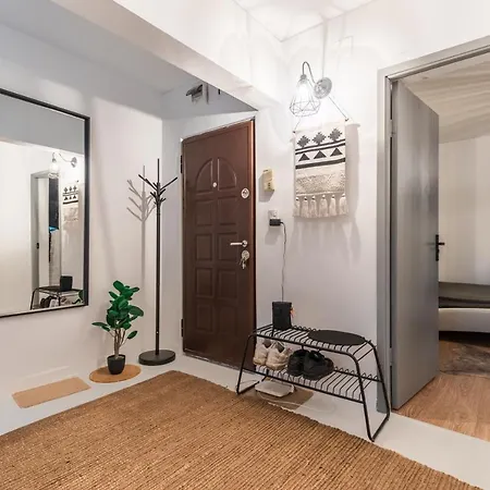 Jungle 15 Min Walk To Beach & Downtown Apartment