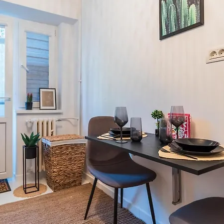 Jungle 15 Min Walk To Beach & Downtown * Constanta