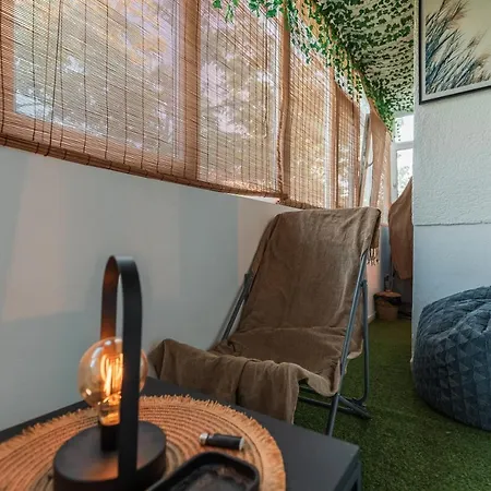 Apartment Jungle 15 Min Walk To Beach & Downtown Constanta